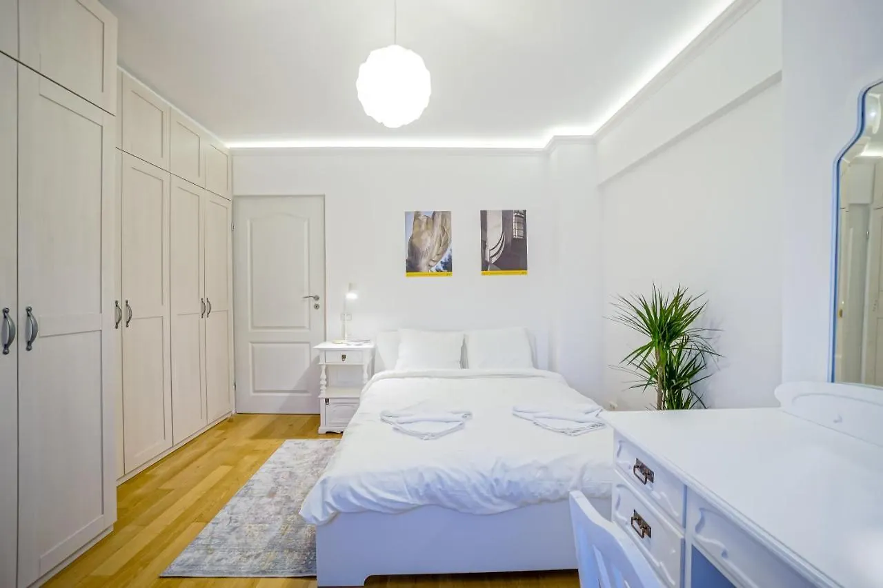 Visit Bucharest Romana Square Central Apt. - Metro 0*,  Roménia